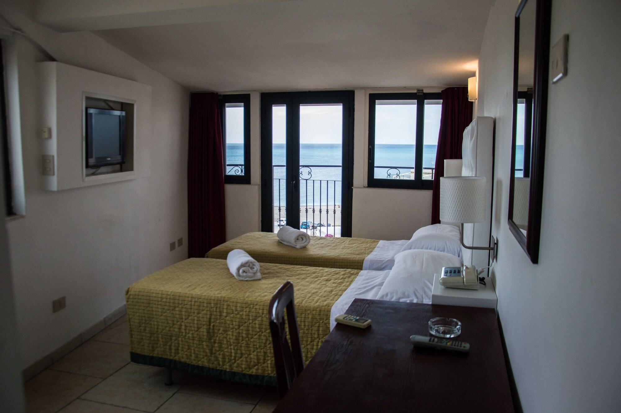 Hotel & Apartments Villa Linda Джардини-Наксос Экстерьер фото