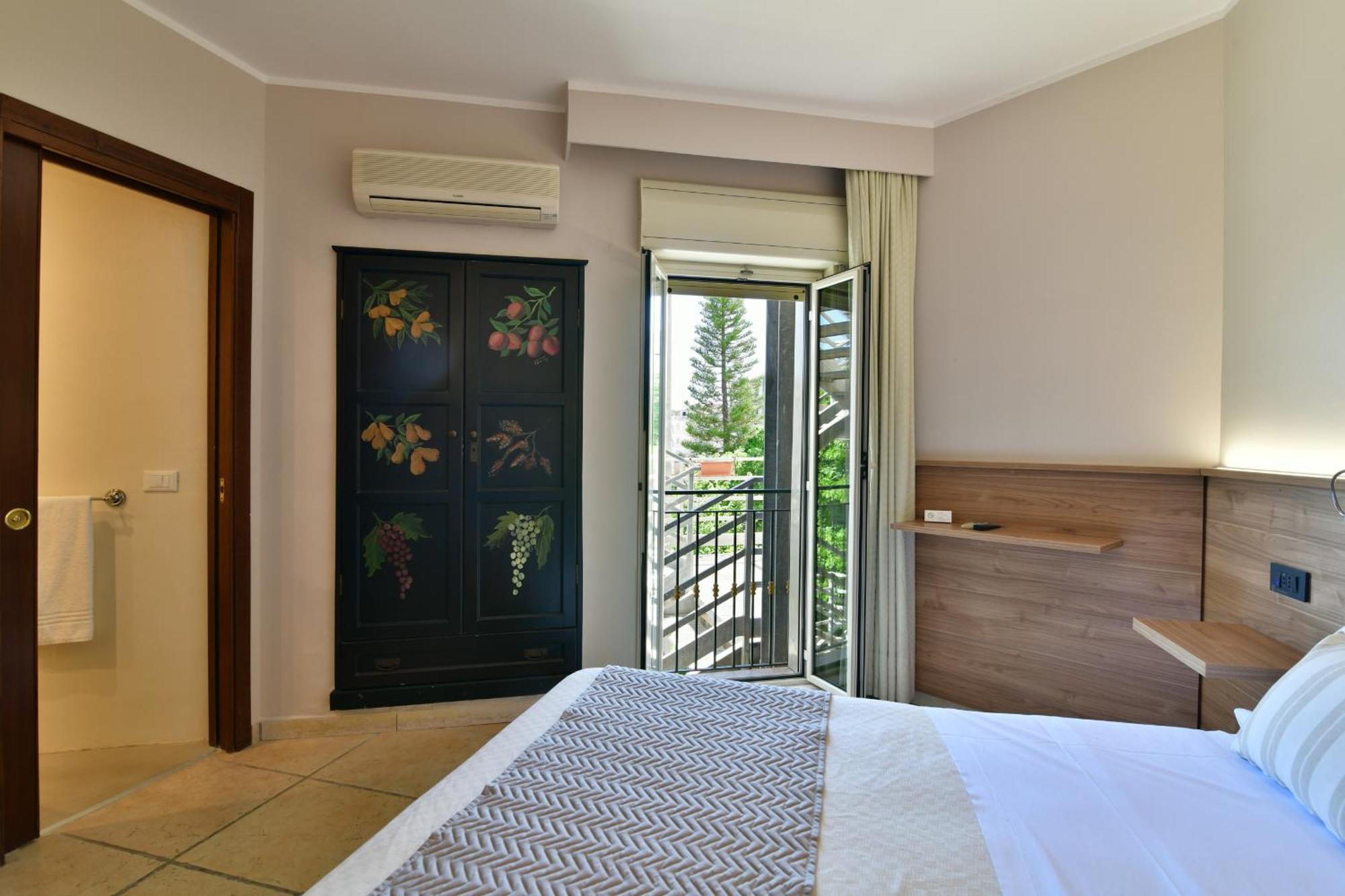 Hotel & Apartments Villa Linda Джардини-Наксос Экстерьер фото
